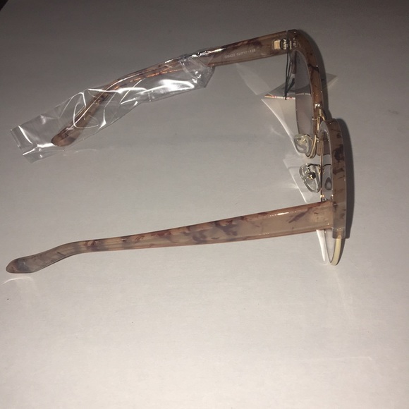 2 pairs of sunglasses! Black & Rose Gold 🕶 - Picture 4 of 6